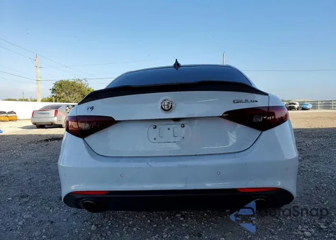 2018 Alfa Romeo Giulia Q4 z USA, uszkodzony, nr VIN ZARFAEDN1J7573529